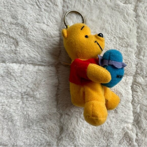 Disney | Y2K 90's Winnie The Pooh Keychain - Picture 3 of 9